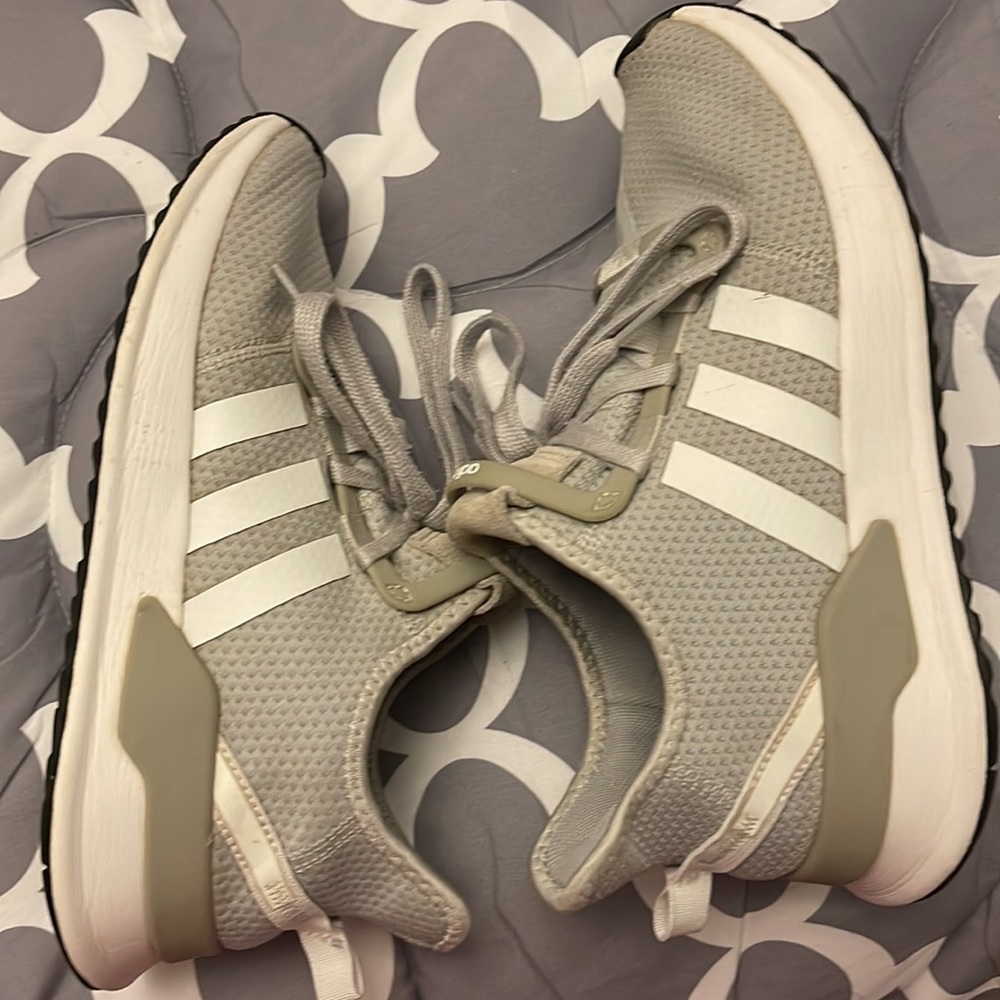 Gray Adidas. Euc. - image 3